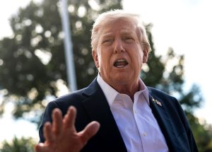 Trump says he “would love” to run for unconstitutional third term
