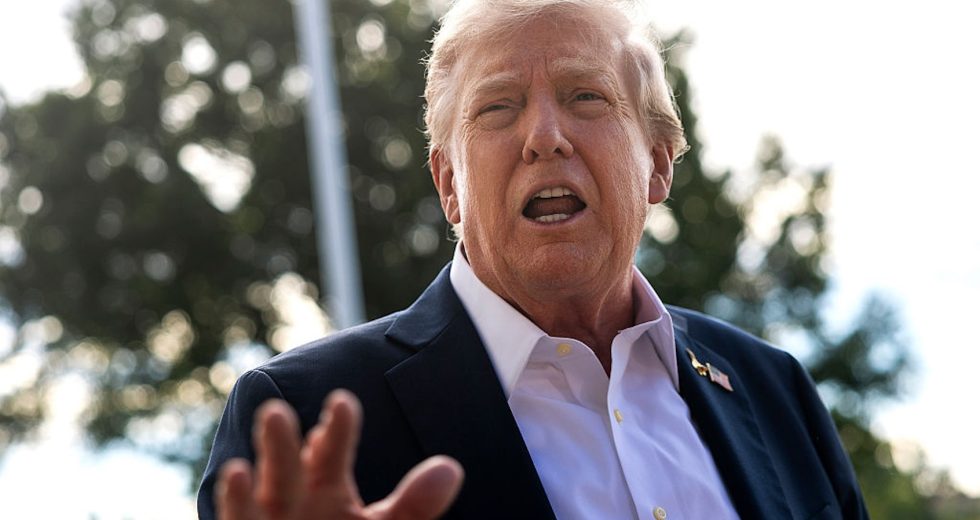 Trump says he “would love” to run for unconstitutional third term