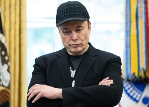 Elon Musk’s moon mission divides MAGA loyalties