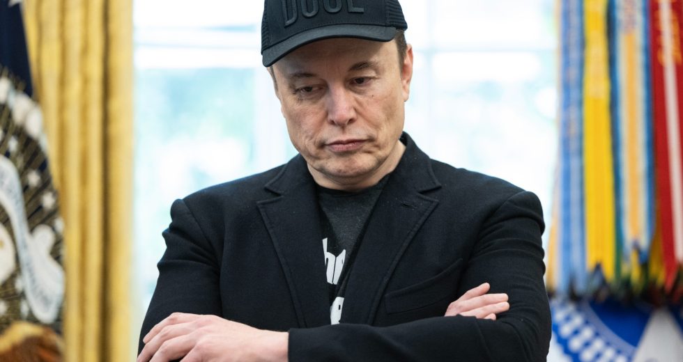 Elon Musk’s moon mission divides MAGA loyalties