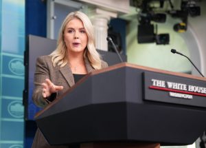 “Politically dumb”: Karoline Leavitt blasted “grossly dark” Democrat smear