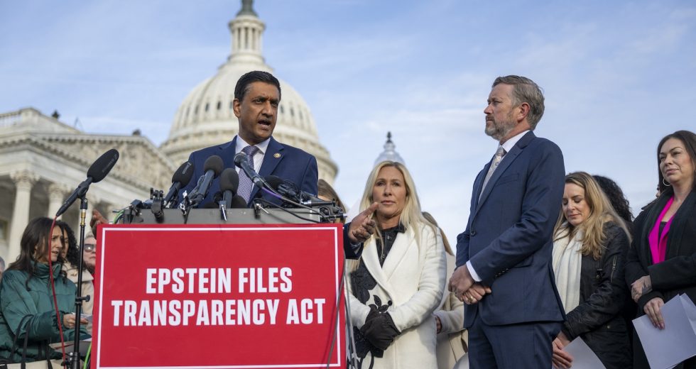 “It would add fuel to the fire”: Congress pressures Bondi not to delay releasing Epstein files