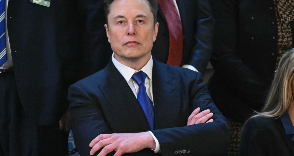 “This is what oligarchy looks like”: Musk’s $1 trillion deal draws fierce criticism