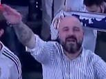 Torcedor do Real Madrid é expulso do Bernabéu por ‘realizar uma saudação nazista’ no início da segunda mão da Liga dos Campeões contra o Benfica