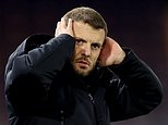 Como a divisão tóxica de Luton Town atingiu o ponto de ebulição para Jack Wilshere: o que o torcedor disse a ele para gerar uma briga feia, as mensagens confusas dos chefes do clube, por que os torcedores estão tão irritados e seu trabalho incansável nos bastidores para ‘virar o caminhão-tanque’