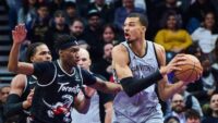 Vassell lidera Spurs na vitória sobre Raptors por 110-107