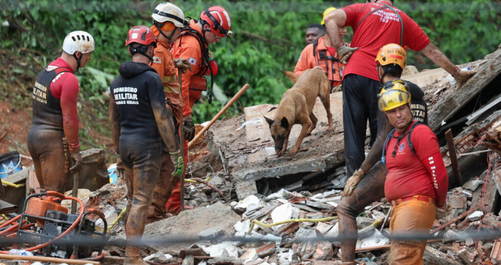 Inundações e deslizamentos de terra no Brasil matam pelo menos 30 após chuvas recordes