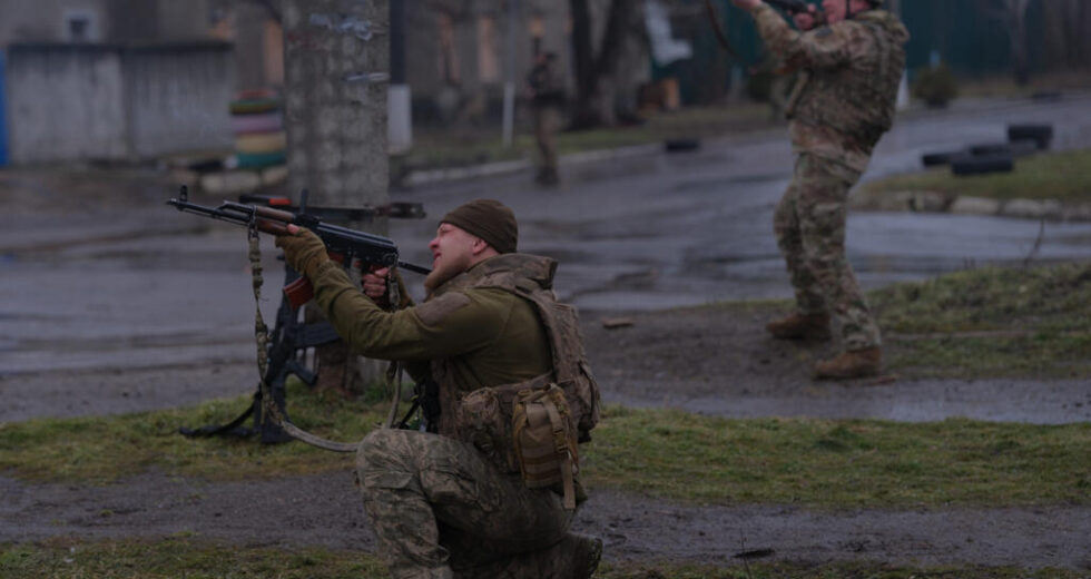 Ao vivo: Rússia ataca a Ucrânia com mísseis e drones antes das negociações EUA-Ucrânia