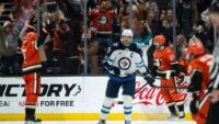 Winnipeg Jets perde vantagem de dois gols em terceiro e cai no OT para Ducks por 5-4 – Winnipeg