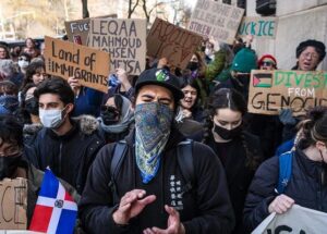 Se o ICE não apresentar um mandado, o que os campi podem fazer?