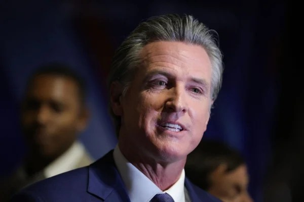 Racialização da pontuação 960 SAT do governador da Califórnia Gavin Newsom