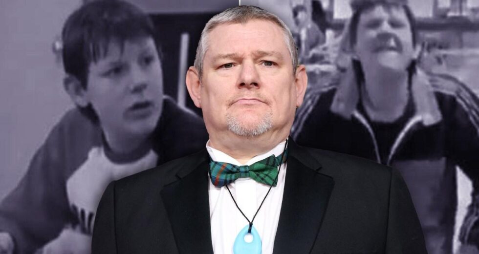 John Davidson se tornou o ‘garoto-propaganda da Tourettes’ quando adolescente após este documentário da BBC