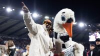 Snoop Dogg faz aparição bizarra em Swansea enquanto técnico rival faz piada sobre ‘erva daninha’ | Futebol