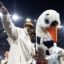Snoop Dogg faz aparição bizarra em Swansea enquanto técnico rival faz piada sobre ‘erva daninha’ | Futebol