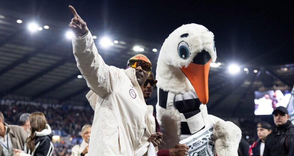 Snoop Dogg faz aparição bizarra em Swansea enquanto técnico rival faz piada sobre ‘erva daninha’ | Futebol