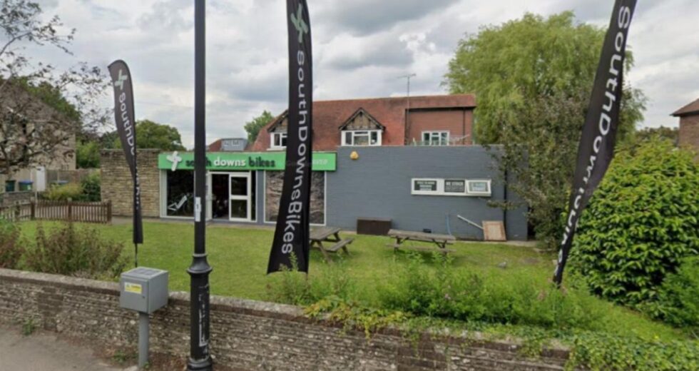 Policial demitido após trabalhar secretamente como barista em uma loja de bicicletas | Notícias do Reino Unido