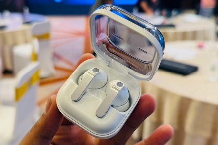 A série Samsung Galaxy Buds 4 oferece aparência mais elegante e isolamento de ruído mais personalizado