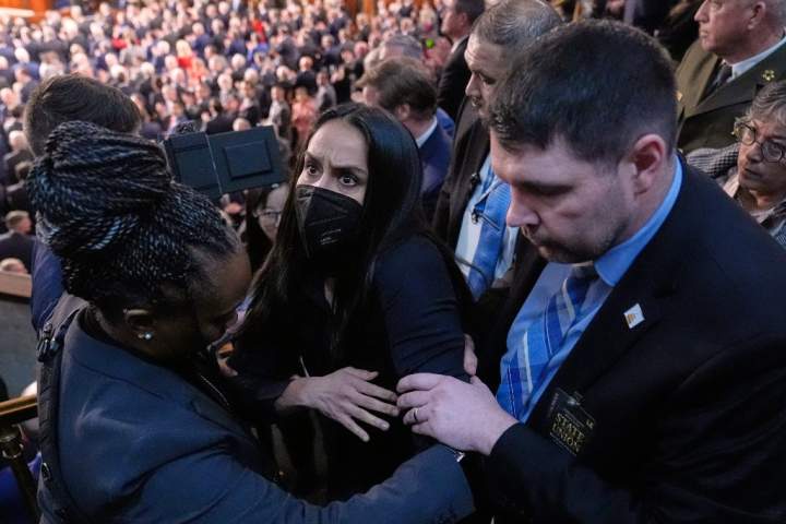 A convidada do estado do sindicato de Ilhan Omar diz que ela precisou ir ao hospital após a prisão – Nacional