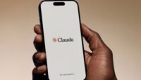 Claude Code agora permite que você execute tarefas remotamente a partir de um telefone