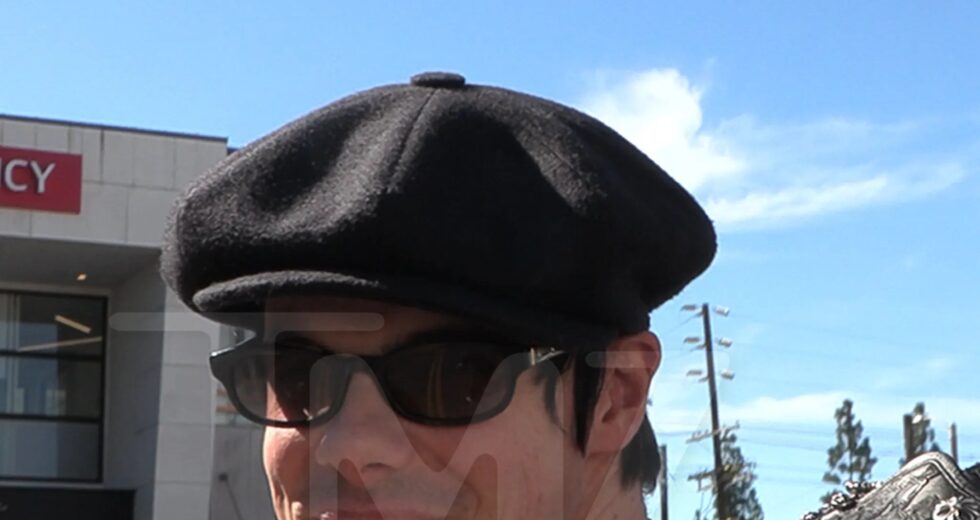 Yungblud fala sobre como receber mensagens diretas de mulheres e diz que é uma puritana