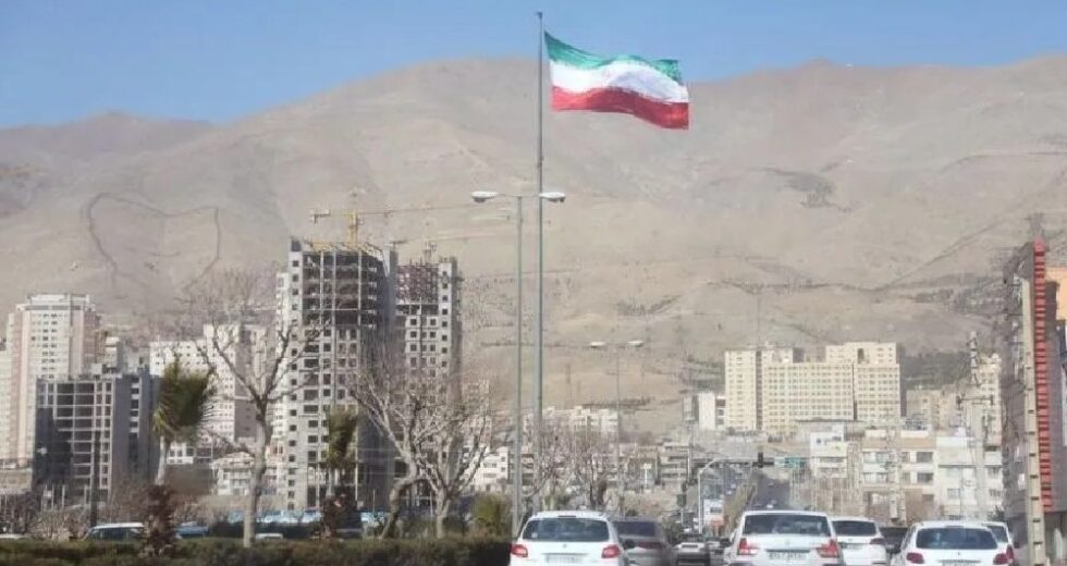 Ataque israelense atinge escola no Irã, 40 pessoas mortas