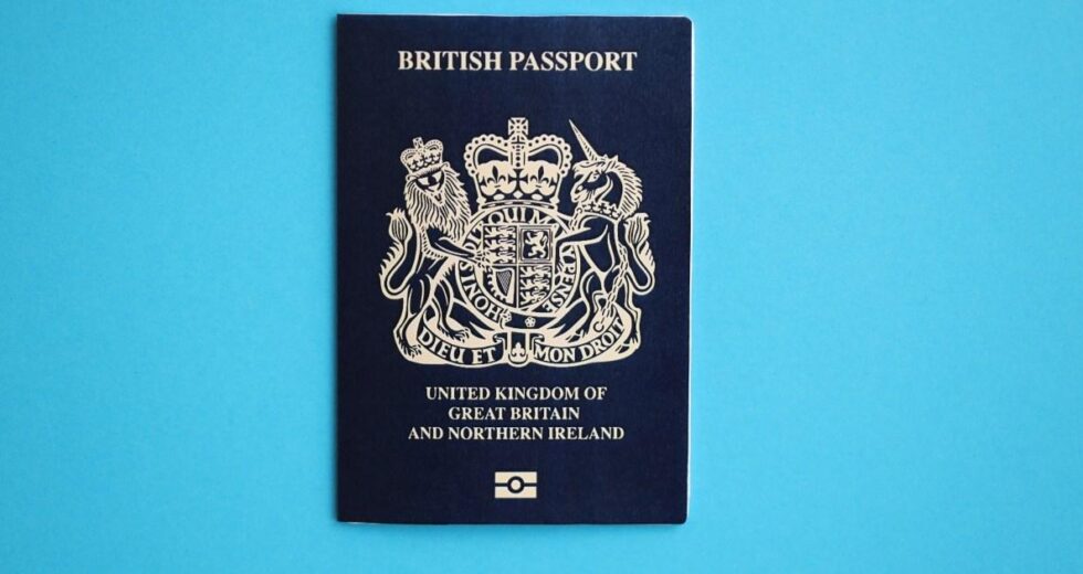 Quais são as novas regras de passaporte de dupla cidadania para os britânicos quando a mudança do ETA começar | Notícias do Reino Unido