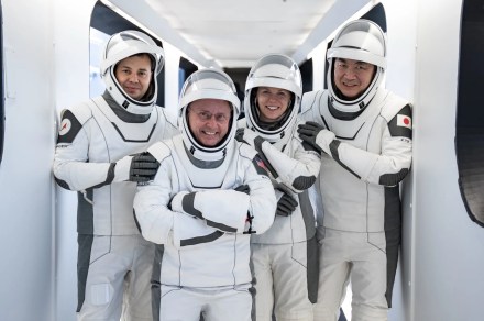 Astronauta da NASA que sofreu sérios problemas médicos na ISS dá um passo à frente