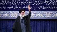 O líder supremo do Irã, aiatolá Khamenei, morre, morto em ataque conjunto EUA-Israel
