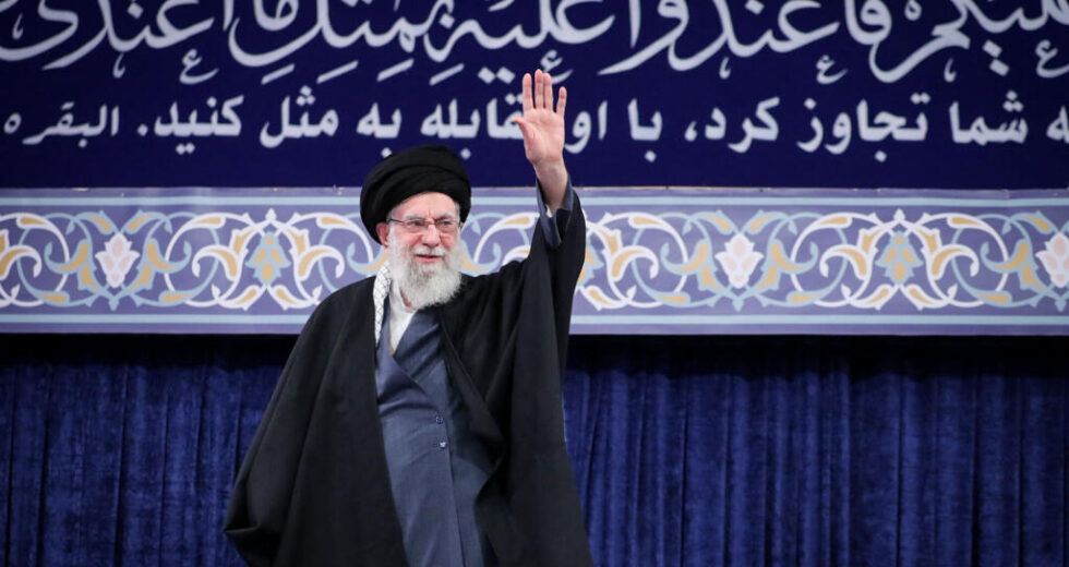 O líder supremo do Irã, aiatolá Khamenei, morre, morto em ataque conjunto EUA-Israel