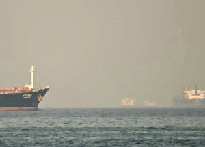 Aumento na interferência de GPS em torno do Estreito de Ormuz aumenta os riscos do transporte marítimo