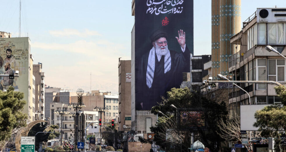 Irã iniciará ritos fúnebres de três dias para o falecido aiatolá Khamenei em Teerã