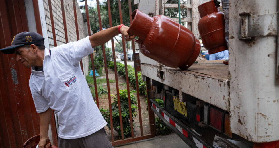 Governos agem para proteger os consumidores do aumento dos custos de energia