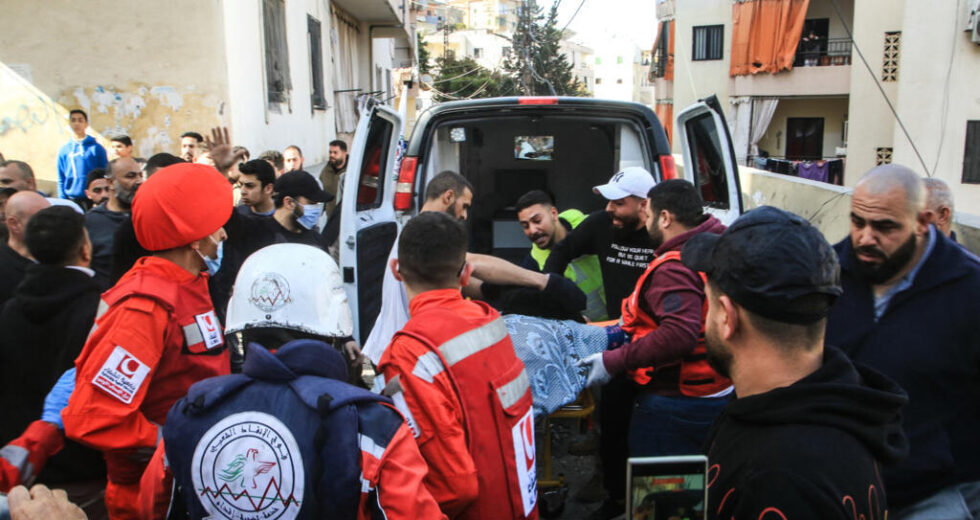 Líbano diz que 26 paramédicos foram mortos em ataques israelenses desde 2 de março