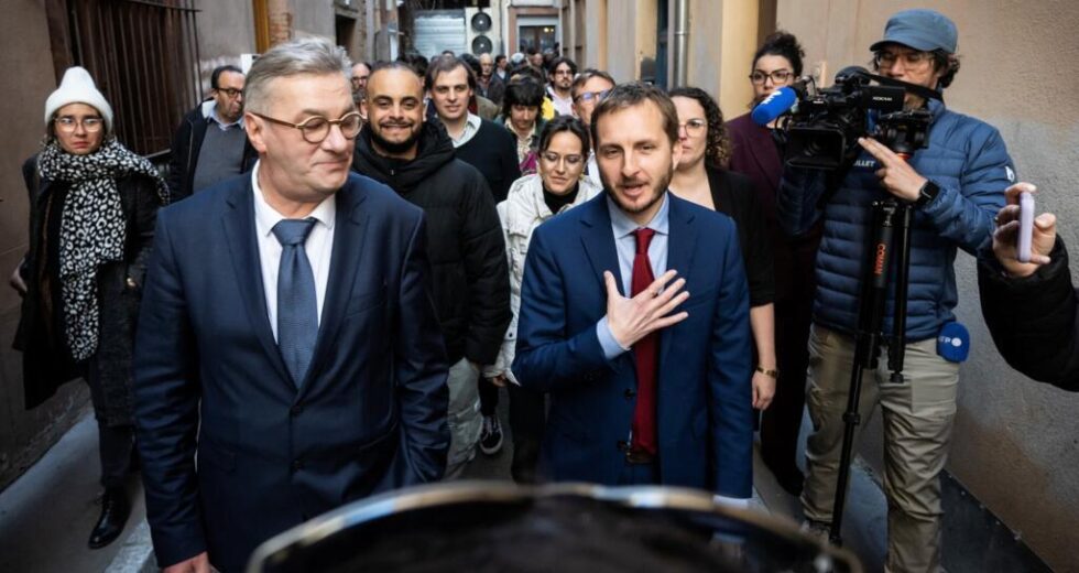 Socialistas franceses se dividem por aliança com partido de extrema esquerda no segundo turno para prefeito