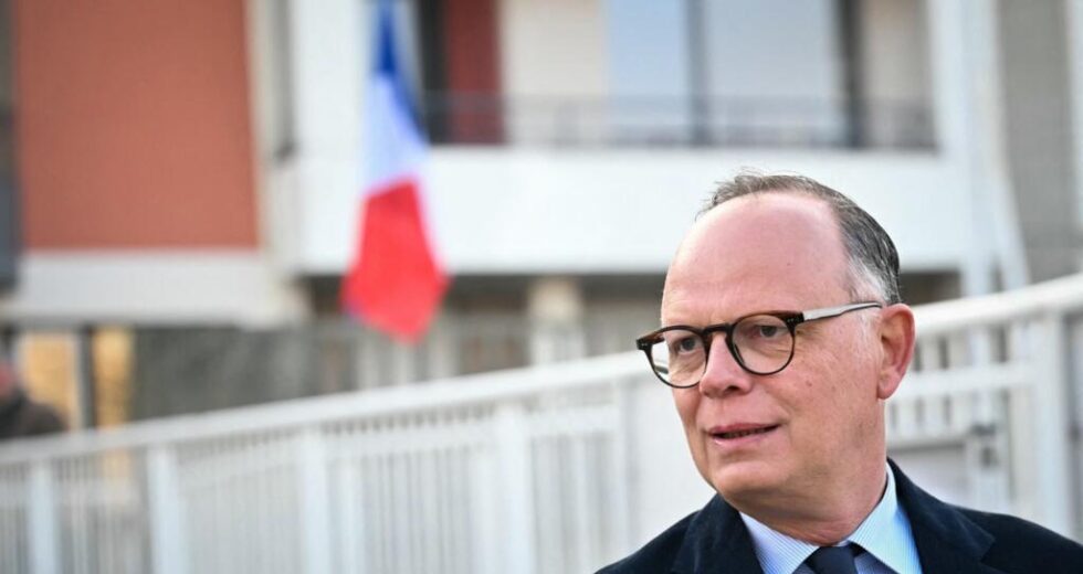 Extrema direita de Le Pen sofre reveses nas eleições para prefeito francês, ex-primeiro-ministro Philippe vence corrida importante