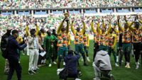 Senegal comemora título da AFCON em amistoso no Stade de France em meio a polêmica