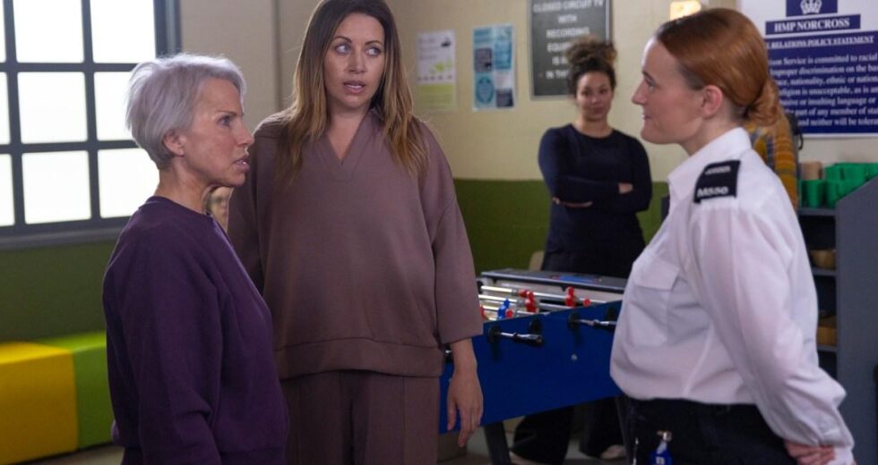 Lou se sacrifica por Debbie em Coronation Street | Sabonetes