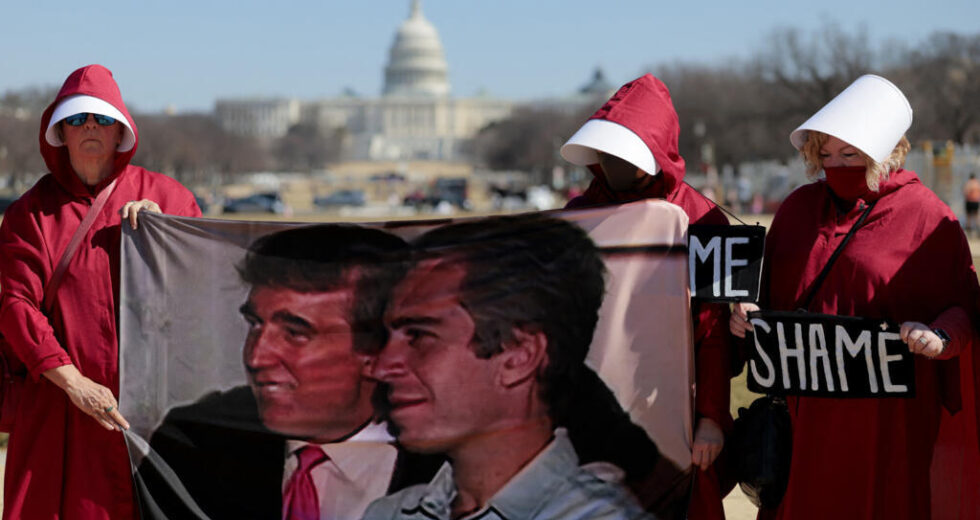 Departamento de Justiça dos EUA divulga arquivos de Epstein com acusações contra Trump