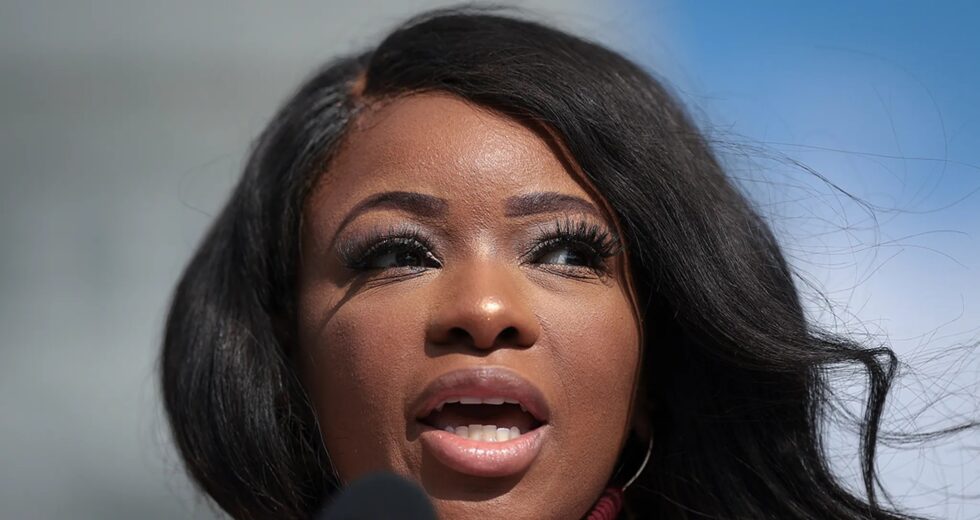 Guarda de segurança da deputada americana Jasmine Crockett supostamente morta a tiros pela polícia