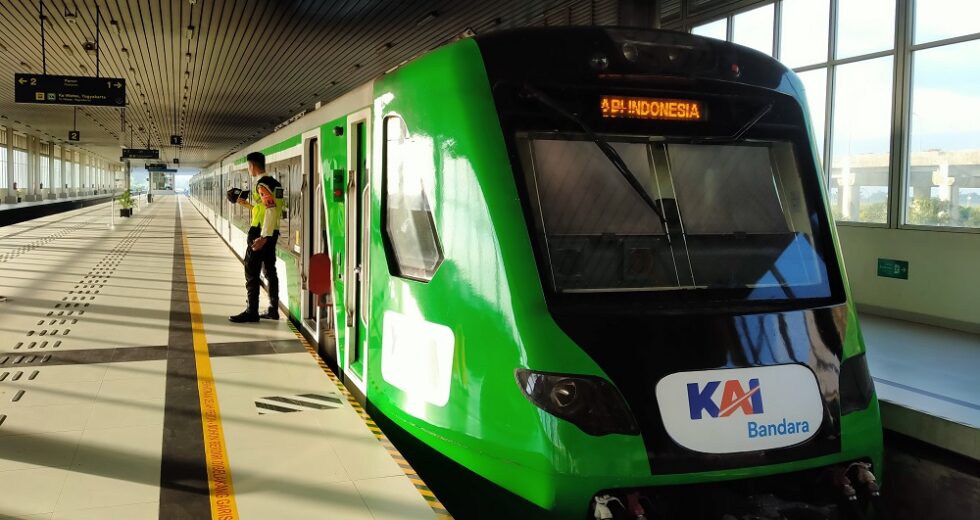 Verifique a programação do trem do aeroporto Jogja-YIA hoje, 18 de março de 2026