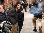Horror de ‘bomba de fumaça’ enquanto homem ataca manifestantes no comício anti-islâmico do influenciador conservador Jake Lang em Nova York