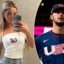 Livvy Dunne surpreende em um dia de jogo personalizado depois de viajar para Houston para assistir o namorado Paul Skenes jogar pela equipe dos EUA