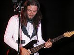 Guitarra Black Stratocaster tocada por Dave Gilmour do Pink Floyd é vendida por £ 10,9 milhões – a mais cara de todos os tempos