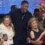 Imagens comoventes mostram Anthony Joshua dançando com as mães de seus dois amigos que morreram – após um discurso sincero durante a festa do Dia das Mães
