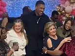 Imagens comoventes mostram Anthony Joshua dançando com as mães de seus dois amigos que morreram – após um discurso sincero durante a festa do Dia das Mães
