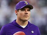 Minnesota Vikings contrata o quarterback campeão do Super Bowl, Carson Wentz, enquanto preparam um confronto triplo pela vaga inicial