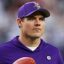 Minnesota Vikings contrata o quarterback campeão do Super Bowl, Carson Wentz, enquanto preparam um confronto triplo pela vaga inicial