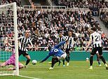 Newcastle 1-2 Sunderland: Brian Brobbey deixa os anfitriões ansiosos para escrever seu nome no folclore do derby de Tyne-Wear – enquanto a compostura de Newcastle evapora para agravar a semana de pesadelo de Eddie Howe
