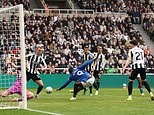 Newcastle 1-2 Sunderland: Brian Brobbey deixa os anfitriões ansiosos para escrever seu nome no folclore do derby de Tyne-Wear – enquanto a compostura de Newcastle evapora para agravar a semana de pesadelo de Eddie Howe