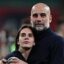 Pep Guardiola passa um bom momento com a filha Maria no campo de Wembley enquanto avalia se deve SAIR do Manchester City, apesar do sucesso na final da Carabao Cup